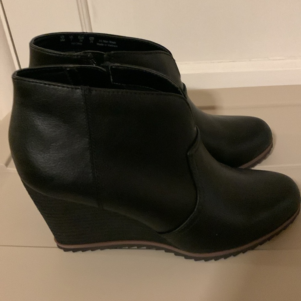 NWB Women’s Black Booties by Dr Scholl’s Size 9